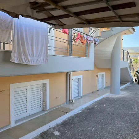 Mitrou 2 لوترا أوراياس إلينيس